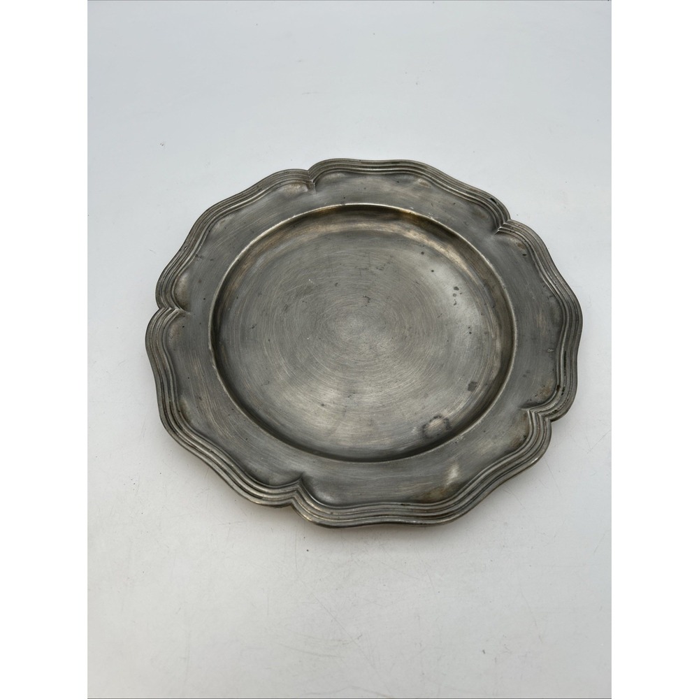 Colonial Casting vintage or antique round pewter plate featuring a decorative